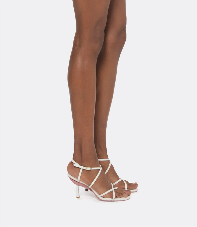 Sandália Luxuosa que Vira Salto: Praticidade e Elegância 2 em 1